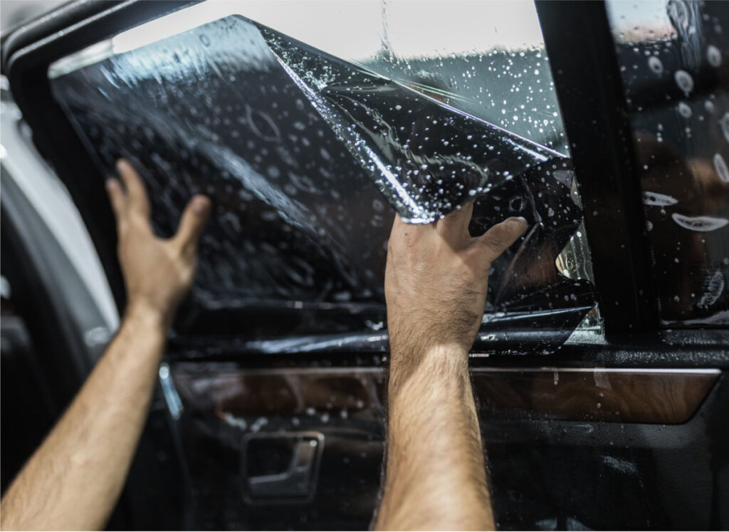 Scheibentönung Cut & Print bei der Scheibentönung