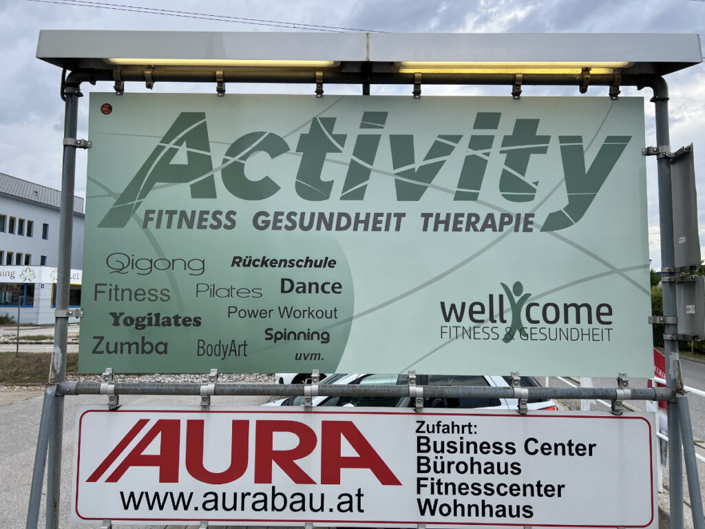 cut_print_Schilder_Banner_4 Werbetafel von Cut & Print für Activity