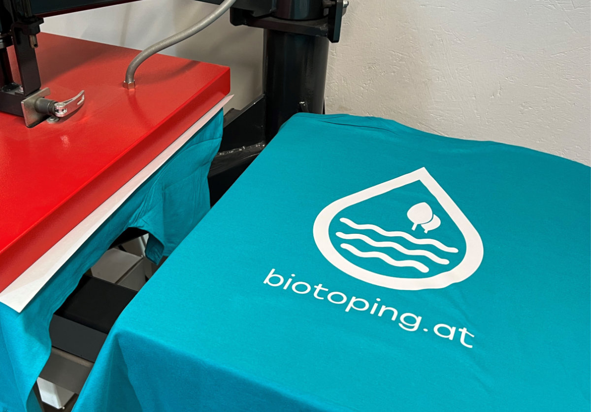 Cut & Print bei der bedrucken von neuen T-Shirts