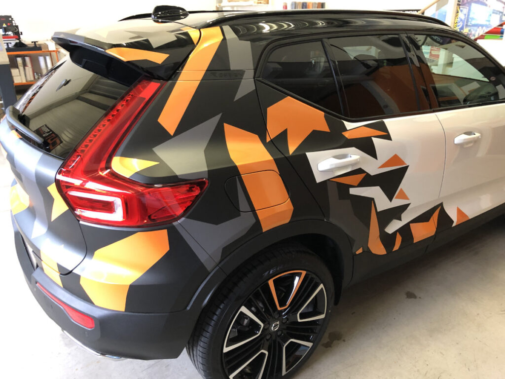 cut_print_Unsere_Werke_5 Fahrzeugfolierung Muster Orange, Grau, Schwarz