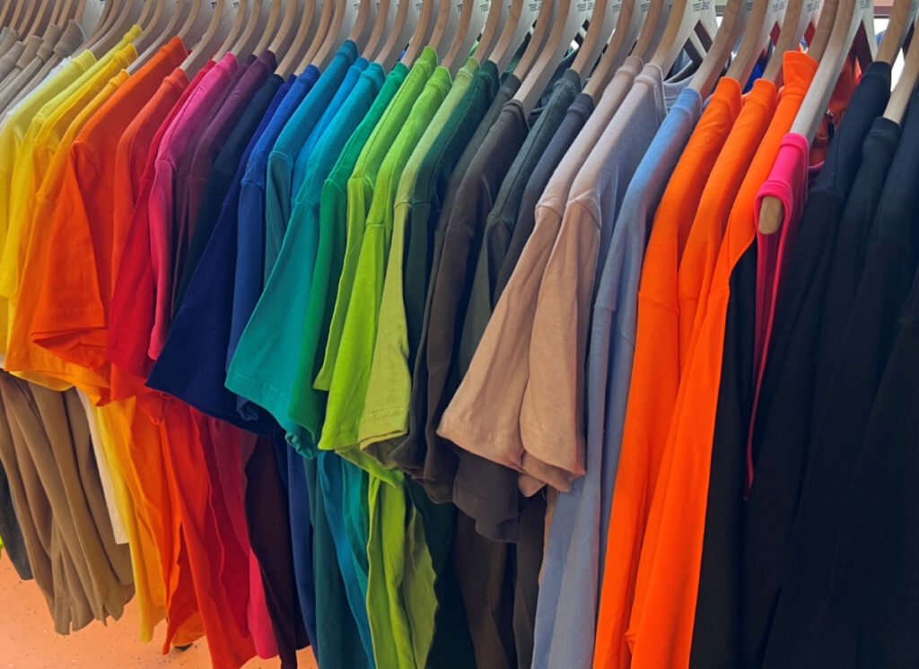 Website alle Leistungen Fotos gesamt Eine Auswahl von T-Shirts bei Cut & Print